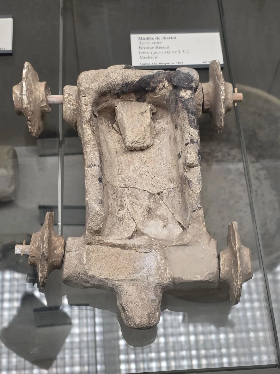 Illustration du post LinkedIn : ✅ Le principe de la voiture à 4 roues existait déjà il y a... 3500 ans.